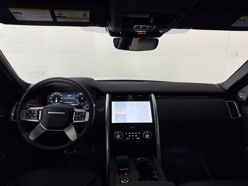 Certified 2025 Land Rover Discovery S image 25