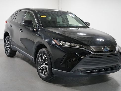 Certified 2021 Toyota Venza LE AWD/4WD image 3
