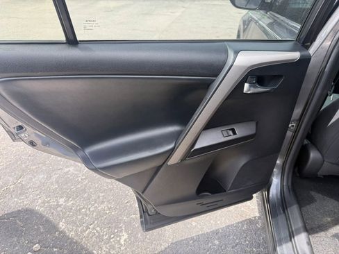 Used 2018 Toyota RAV4 XLE FWD image 8