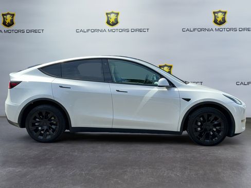 Used 2022 Tesla Model Y Long Range image 4