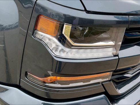 Used 2018 Chevrolet Silverado 1500 LT w/ All Star Edition image 27