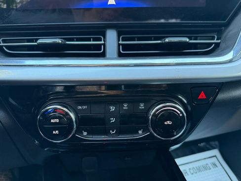 Used 2025 Chevrolet Trax LT w/ Driver Confidence Package image 24