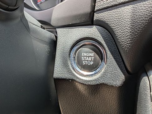 Used 2019 Toyota RAV4 XLE FWD image 30