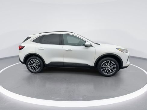 New 2026 Ford Escape SE FWD image 9