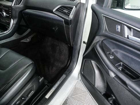Used 2017 Ford Edge Titanium w/ Technology Package image 24