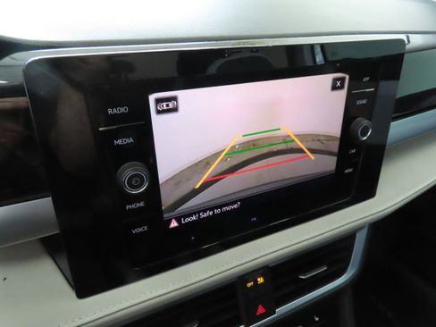 New 2025 Volkswagen Taos SE image 19