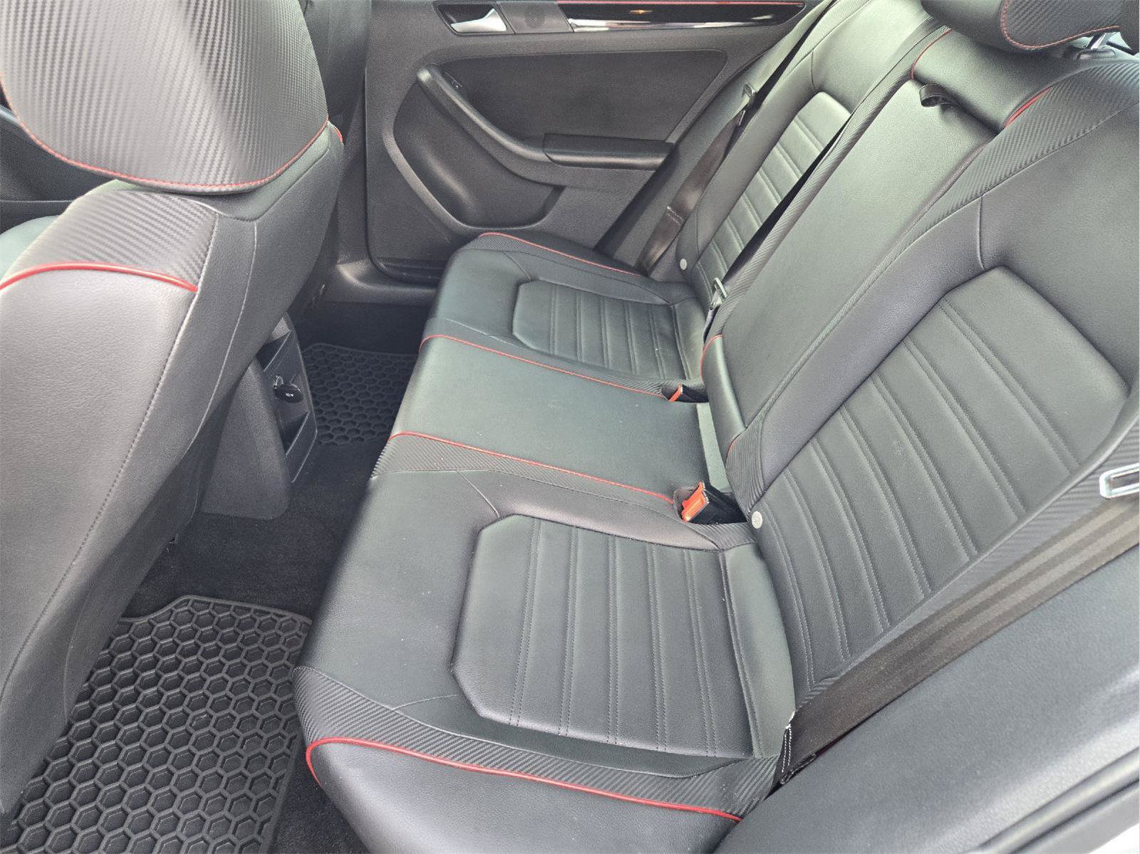 Used 2015 Volkswagen Jetta GLI SE FWD image 30