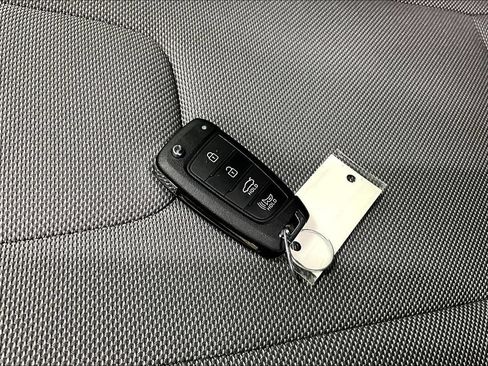 Certified 2024 Hyundai Elantra SE FWD image 10