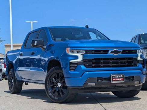 Used 2023 Chevrolet Silverado 1500 RST AWD/4WD image 2