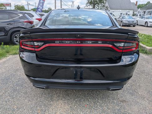Used 2017 Dodge Charger R/T w/ Plus Group RWD image 5