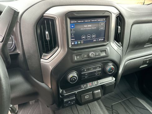 Used 2020 Chevrolet Silverado 1500 Custom w/ Custom Max Trailering Package image 16