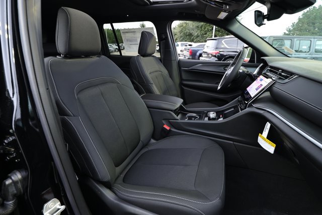 New 2027 Jeep Grand Cherokee Laredo X RWD image 29