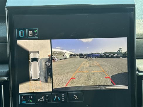 Used 2025 GMC Yukon XL Denali AWD/4WD image 27