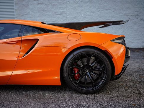 Used 2023 McLaren Artura Performance image 15
