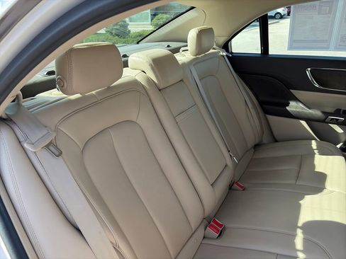 Used 2017 Lincoln Continental Premiere FWD image 33