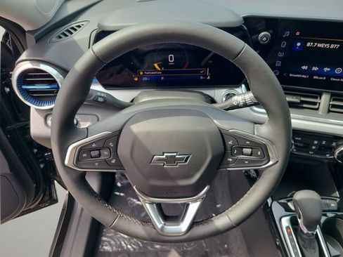 New 2026 Chevrolet Trax LT w/ Midnight Edition FWD image 25