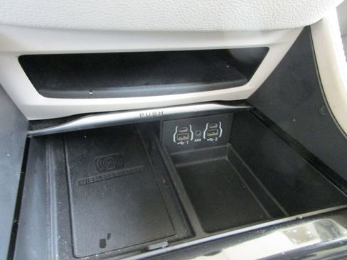 Used 2023 Chrysler Pacifica Limited image 47