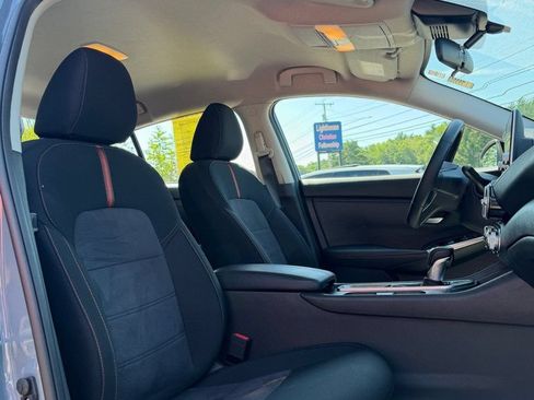 Used 2025 Nissan Sentra SR w/ Midnight Edition FWD image 13