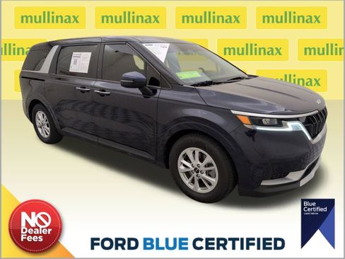 Used 2024 Kia Carnival LX image 1