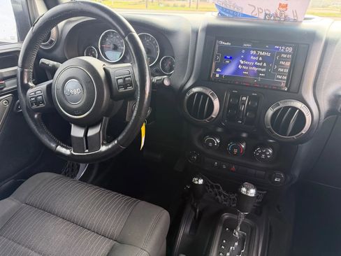 Used 2012 Jeep Wrangler Unlimited Sport image 11