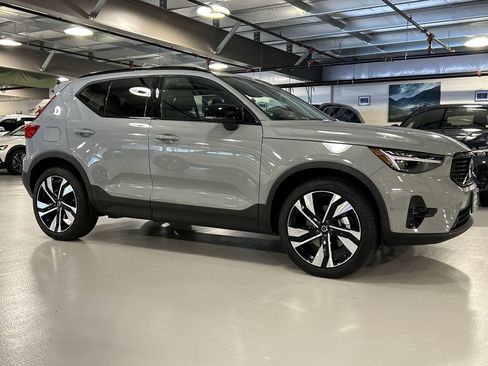 Used 2026 Volvo XC40 B5 Ultra w/ Protection Package Premier AWD/4WD image 1