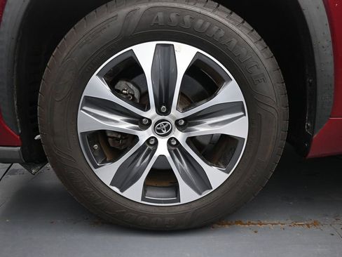 Used 2020 Toyota Highlander XLE FWD image 14