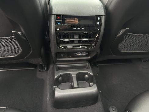 New 2025 Jeep Grand Cherokee L Limited w/ Luxury Tech Group II image 34