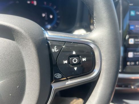 Used 2025 Volvo S60 B5 Plus image 17