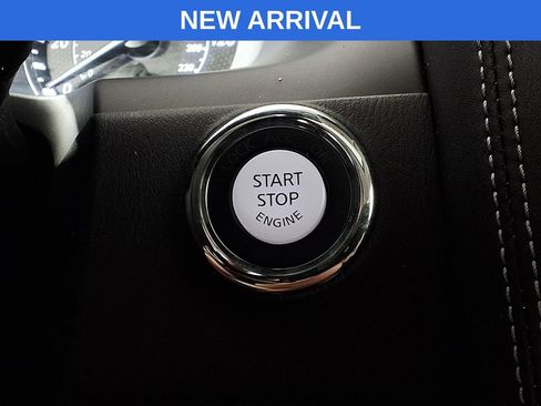 Used 2022 Nissan Armada SL w/ Captain's Chairs Package image 16