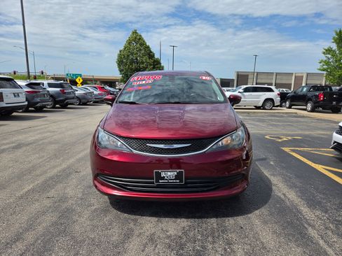 Used 2020 Chrysler Voyager LX w/ Cold Weather Group FWD image 2