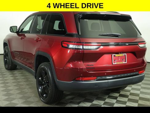Used 2023 Jeep Grand Cherokee Altitude AWD/4WD image 5