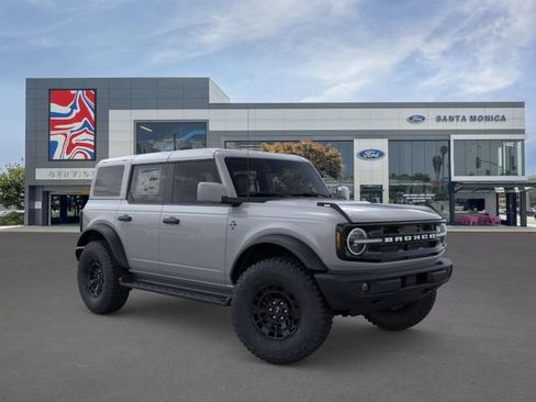 New 2026 Ford Bronco Outer Banks w/ Sasquatch Package AWD/4WD image 7
