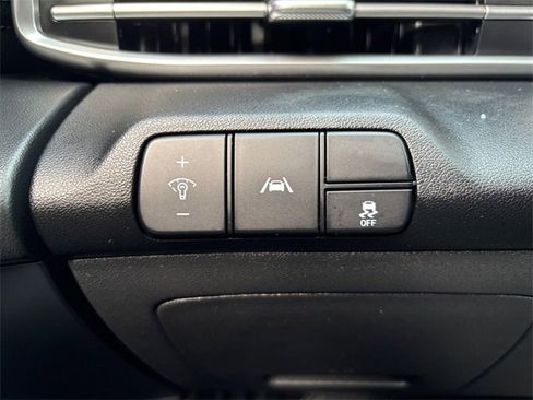 Used 2022 Hyundai Elantra Limited image 18