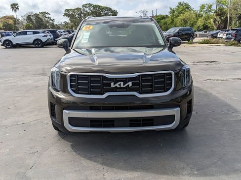 Certified 2025 Kia Telluride S FWD image 3
