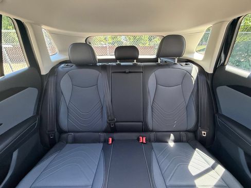 Used 2026 Volkswagen Tiguan SE AWD/4WD image 34