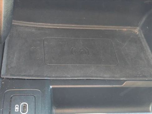 Used 2024 Land Rover Range Rover Velar Dynamic SE image 17