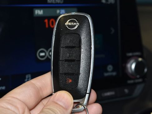 Used 2024 Nissan Sentra SV FWD image 17