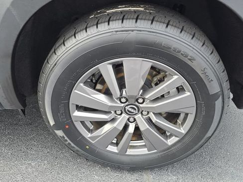 Certified 2024 Nissan Pathfinder SV FWD image 14