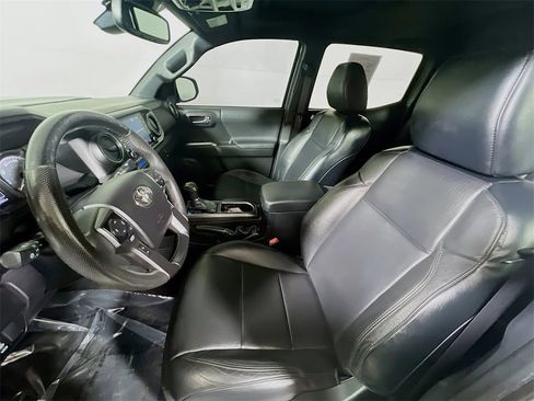 Certified 2022 Toyota Tacoma TRD Off-Road image 18