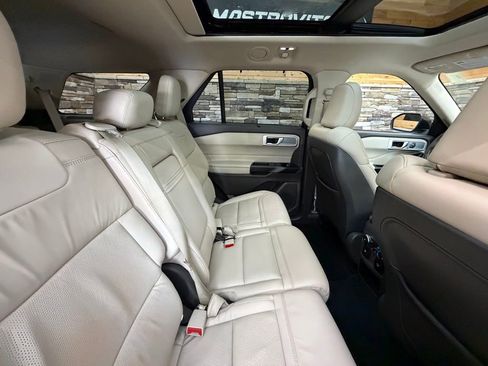Used 2020 Ford Explorer Platinum image 33