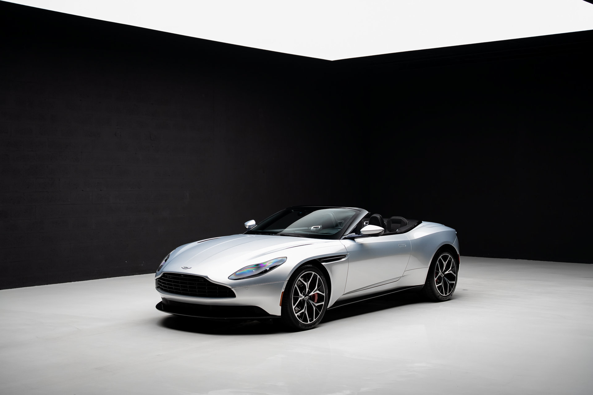 Used 2019 Aston Martin DB11 Volante RWD image 6