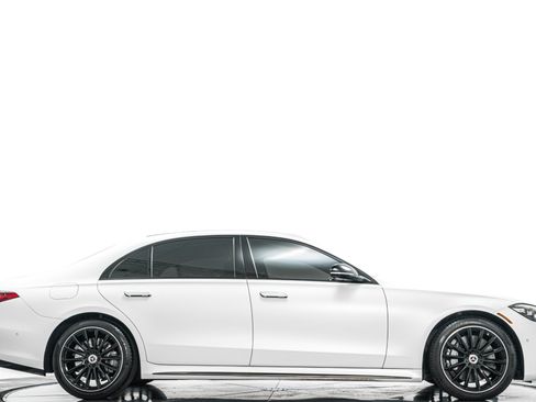 Used 2025 Mercedes-Benz S 580 4MATIC Sedan image 2
