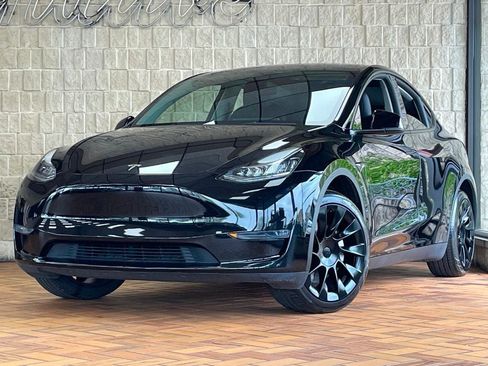 Used 2023 Tesla Model Y Long Range AWD/4WD image 2