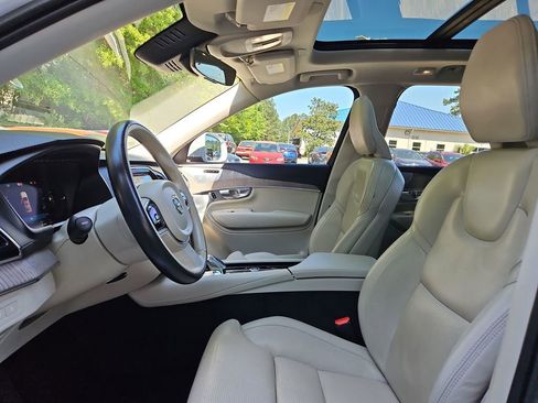 Used 2023 Volvo XC90 T8 Ultimate w/ Protection Package Premier AWD/4WD image 24