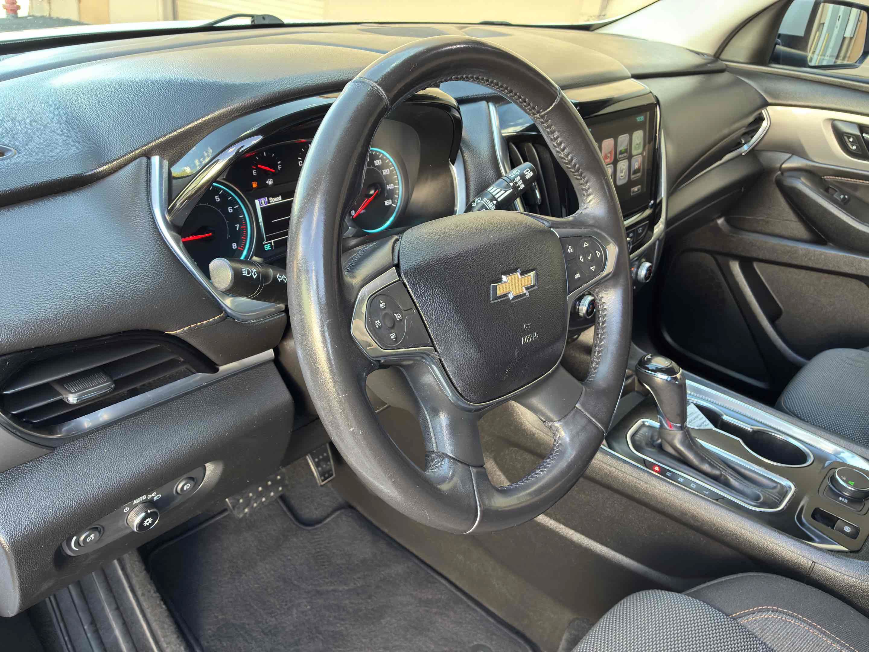 Used 2019 Chevrolet Traverse LT FWD image 19