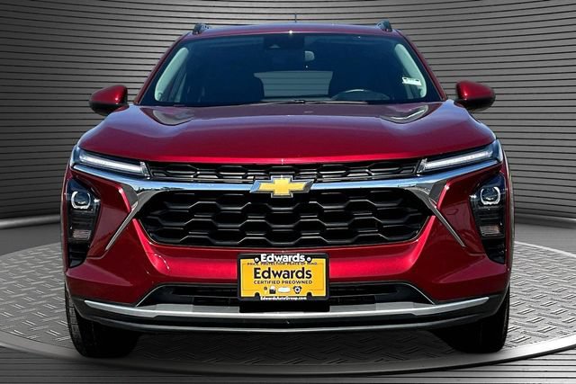 Used 2025 Chevrolet Trax LT w/ LT Convenience Package FWD image 2