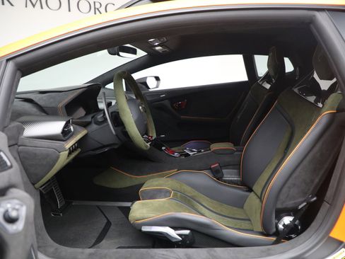 Used 2024 Lamborghini Huracan Sterrato image 14