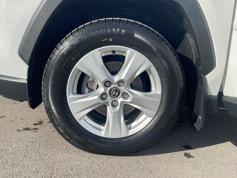 Used 2020 Toyota RAV4 XLE w/ Convenience Package image 16