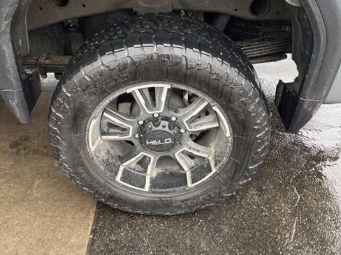 Used 2025 GMC Sierra 2500 SLE w/ SLE Value Package; image 4