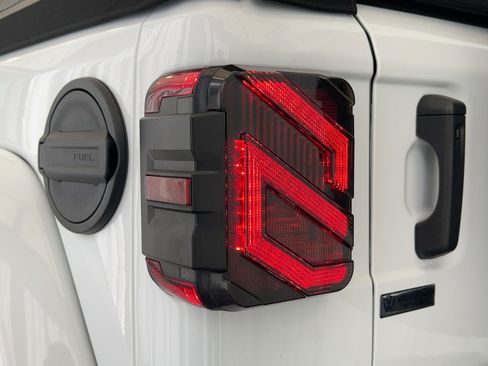 Used 2021 Jeep Wrangler Unlimited Sahara image 13